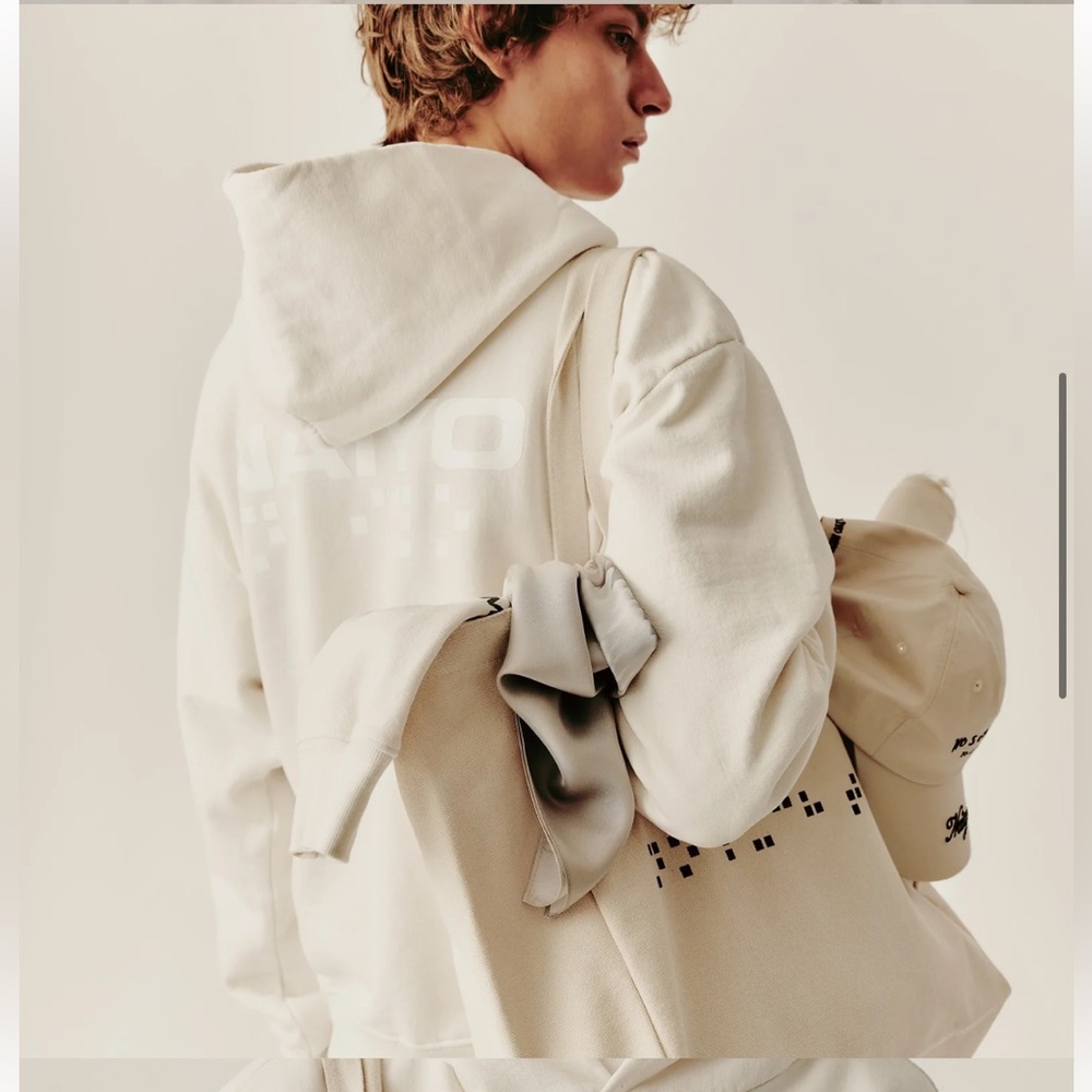Nayio Cream Sweatshirt with Relaxed Fit and Minimalist Design Blank Canvas Colab